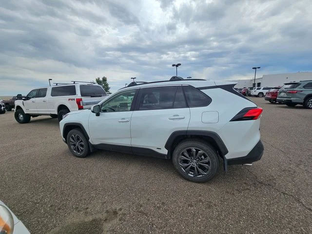 Used 2025 Wind Chill Pearl Toyota XLE Premium image 12