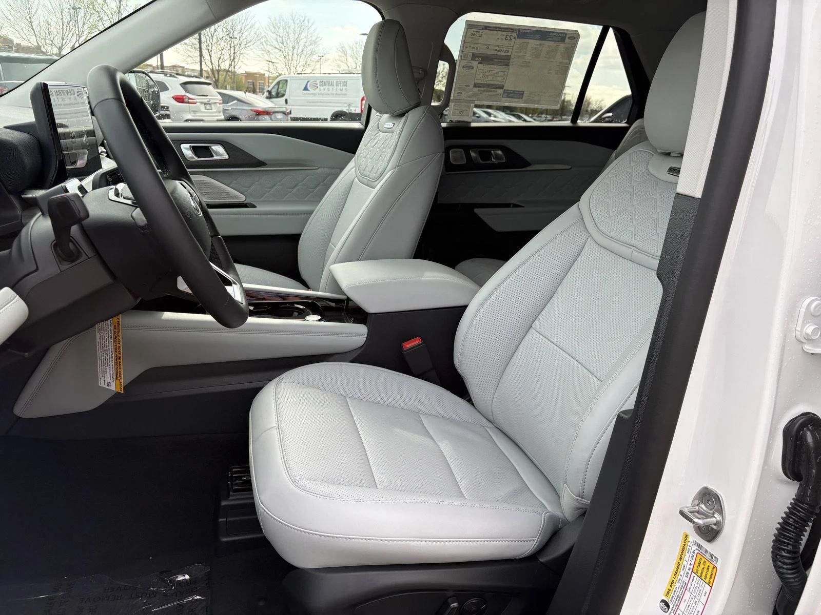 New 2026 Star White Metallic Tri-Coat Ford Platinum™ image 16
