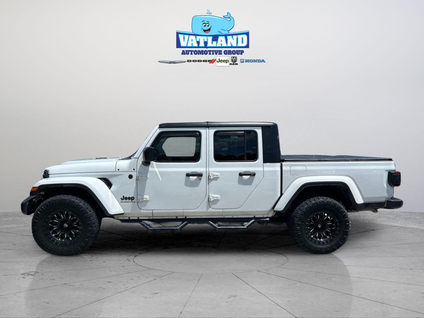 Used 2024 White Jeep Sport S image 2