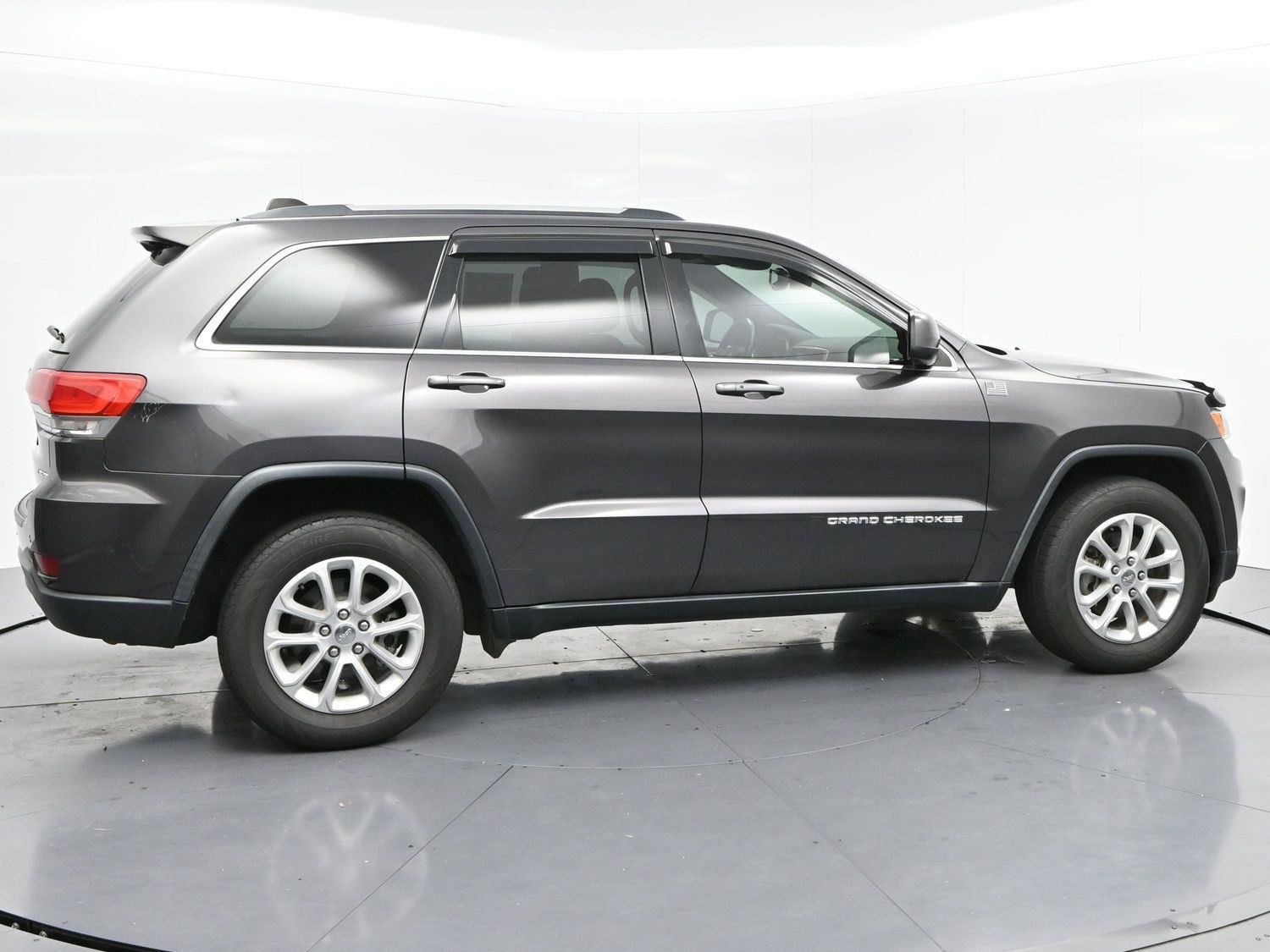 Used 2016 Granite Crystal Metallic Clearcoat Jeep Laredo image 8