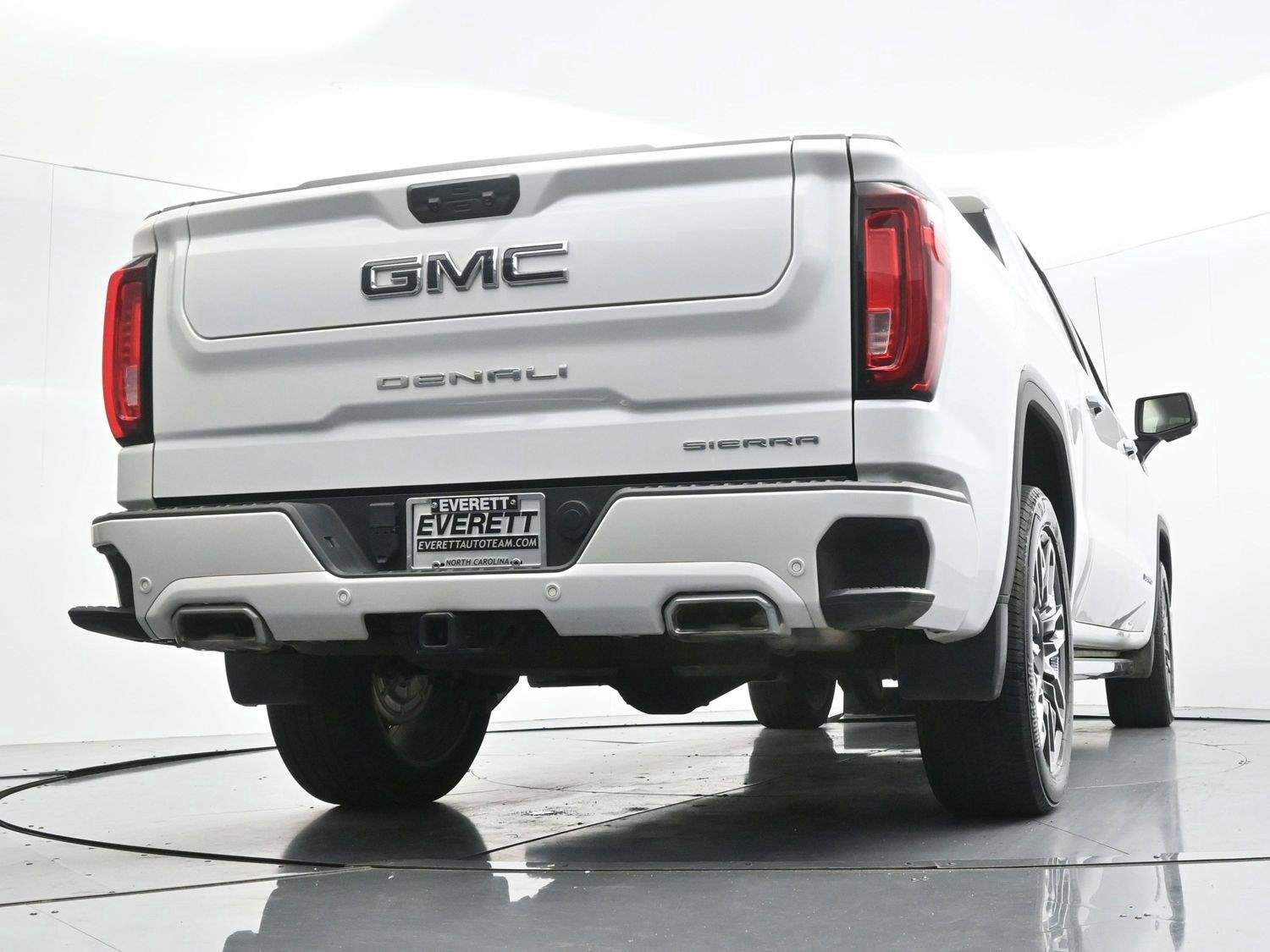 Used 2025 White Frost Tricoat GMC Denali Ultimate image 52