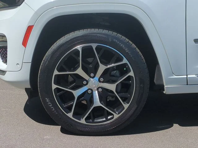 Used 2022 White Jeep Summit Reserve image 19