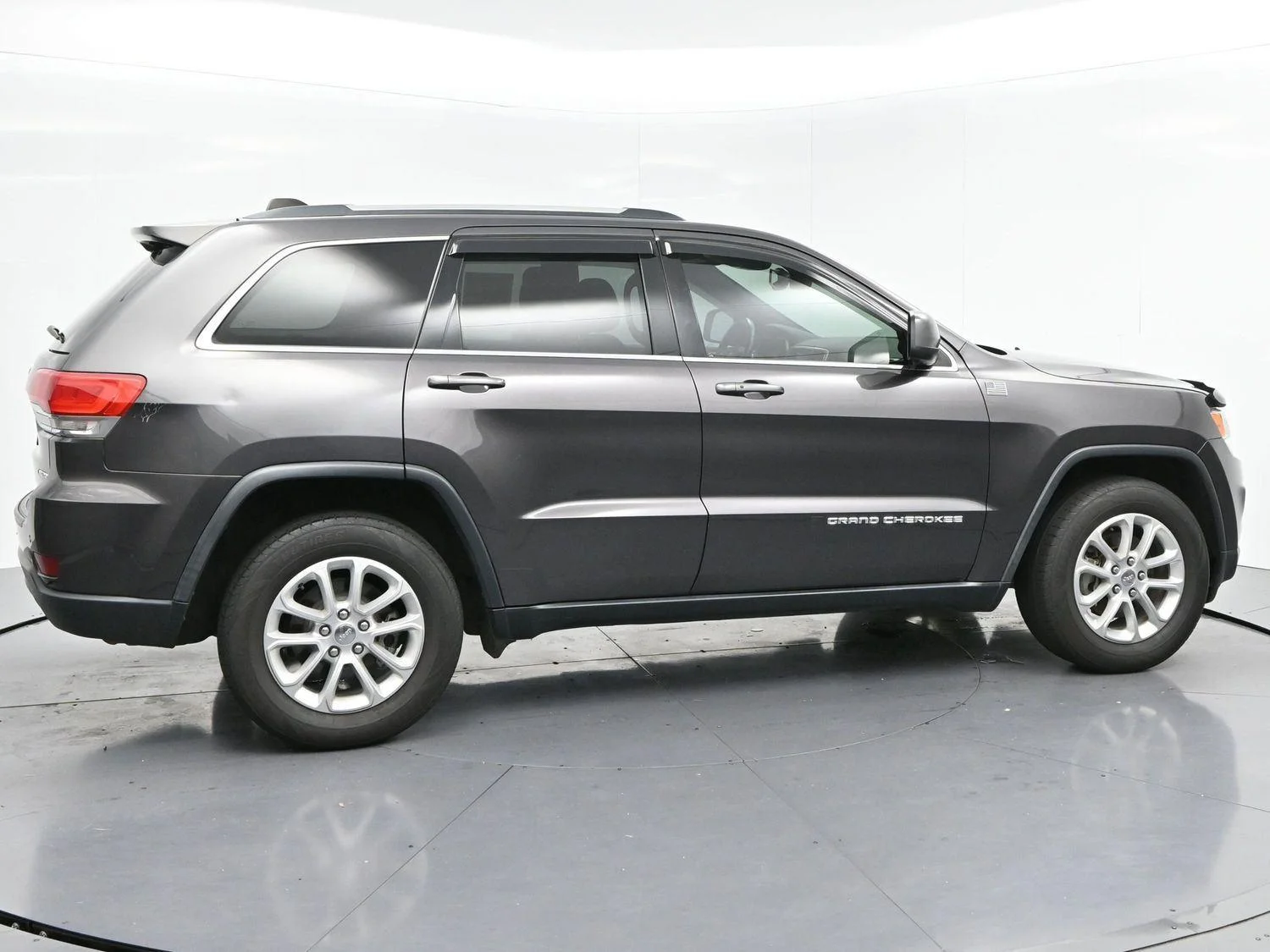 Used 2016  Jeep  image 8