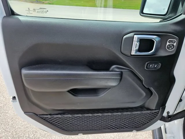 Used 2021  Jeep Unlimited Sport Altitude image 10