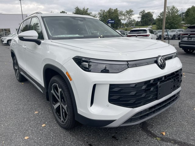 New 2026 Pure White Volkswagen 2.0T SE image 4