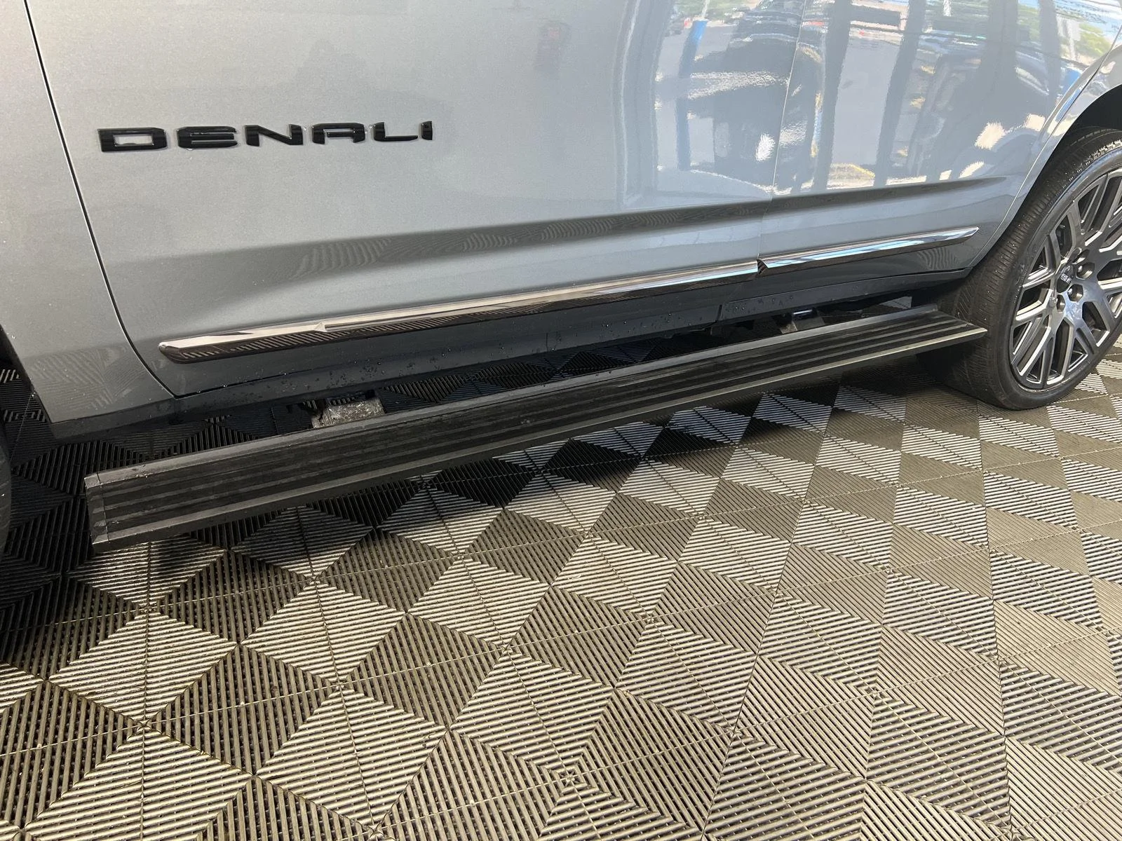 Used 2025 Sterling Metallic GMC Denali Ultimate image 10