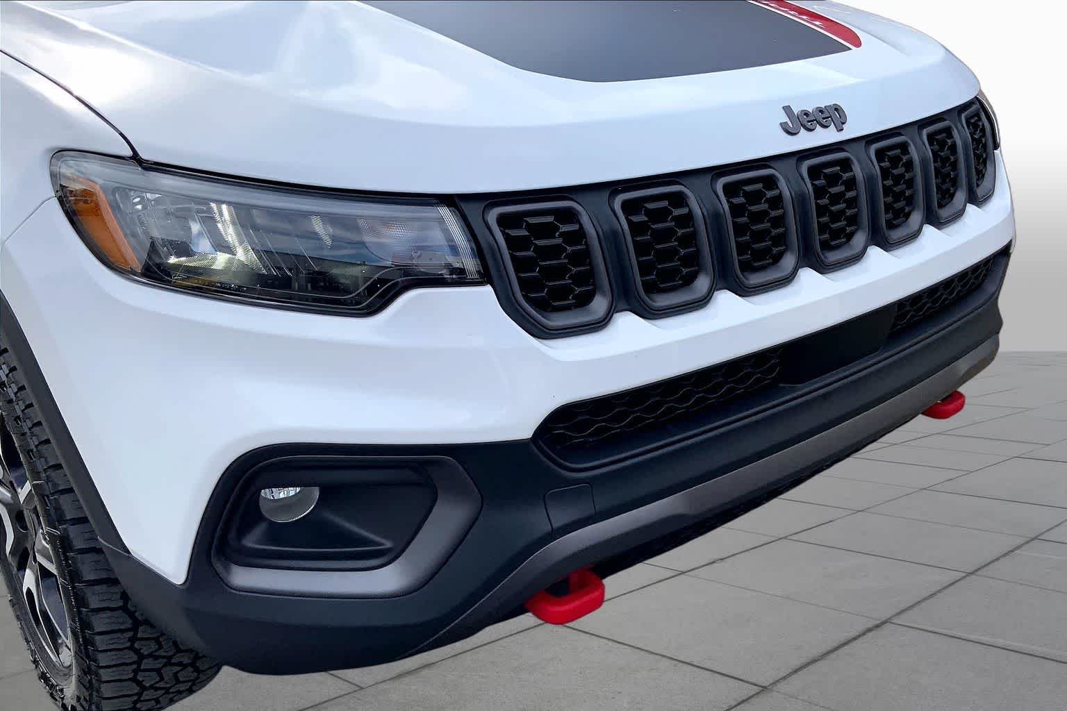 Used 2025 Bright White Clearcoat Jeep Trailhawk image 29
