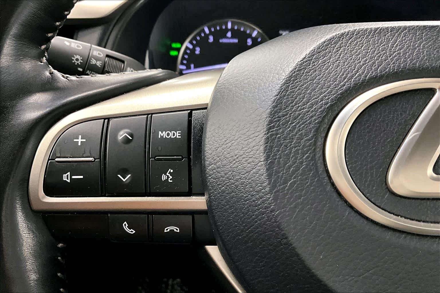 Used 2018 Atomic Silver Lexus  image 22