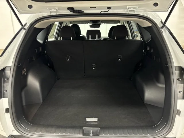 Used 2023 White Hyundai SE image 21