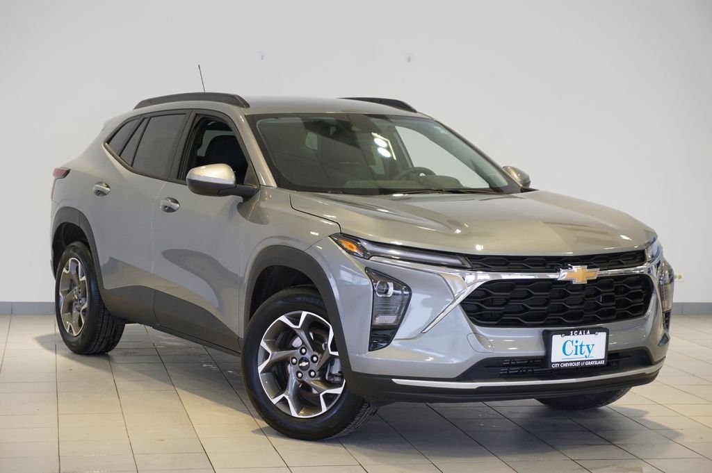Used 2025 Gray Chevrolet LT image 3