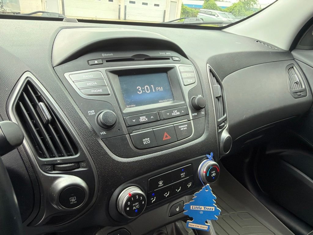Used 2015 Gray Hyundai SE image 10