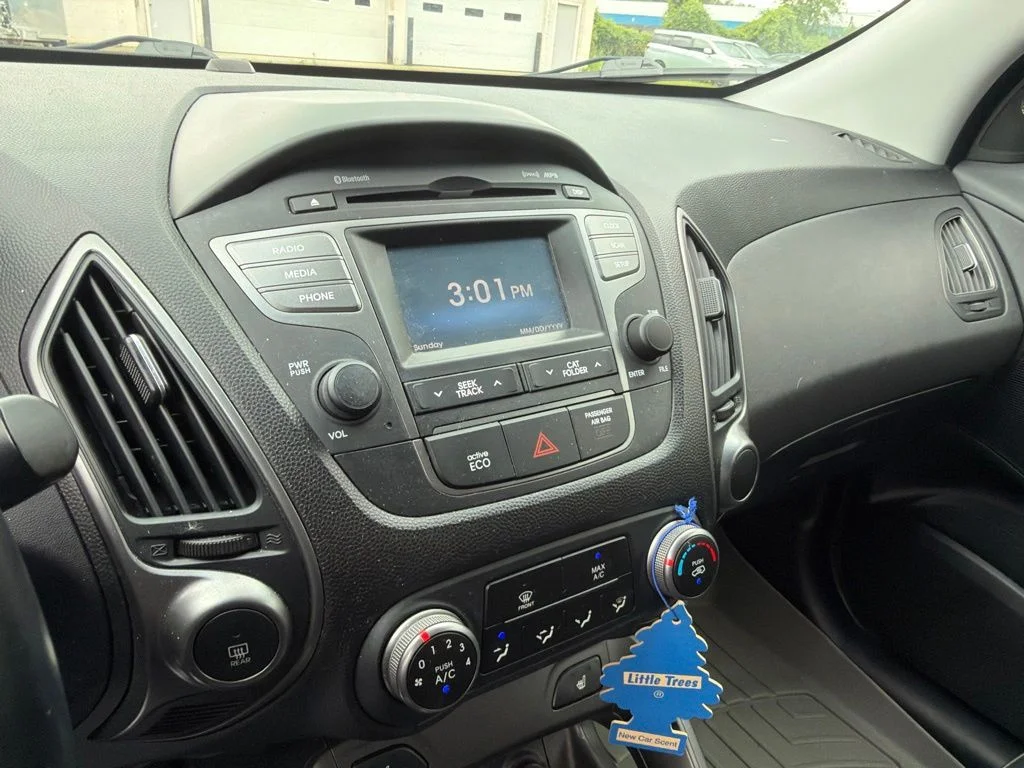 Used 2015 Gray Hyundai SE image 10