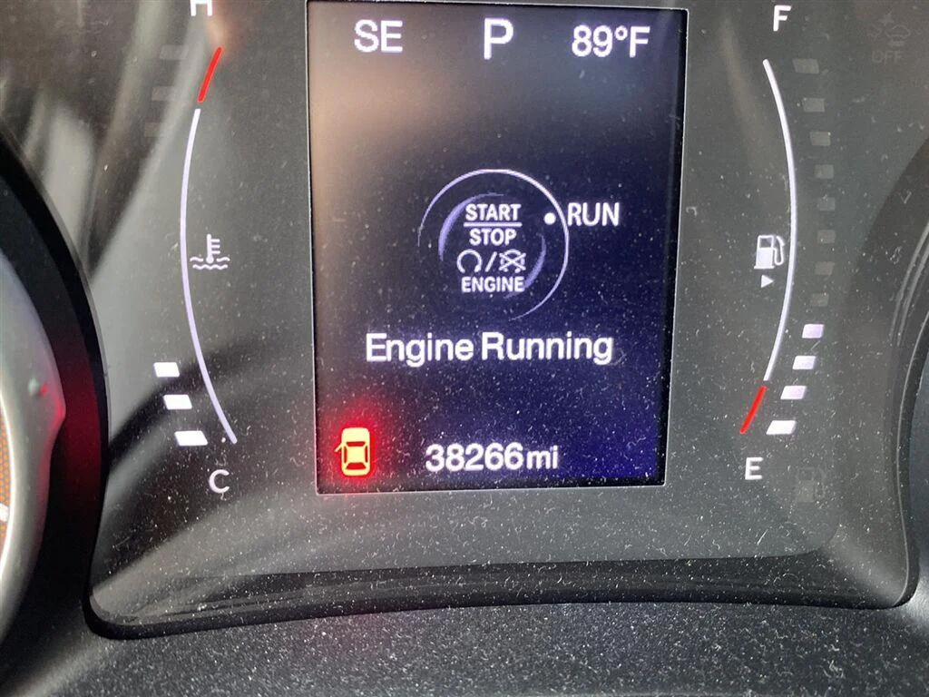Used 2018 Granite Crystal Metallic Clearcoat Jeep Latitude image 20