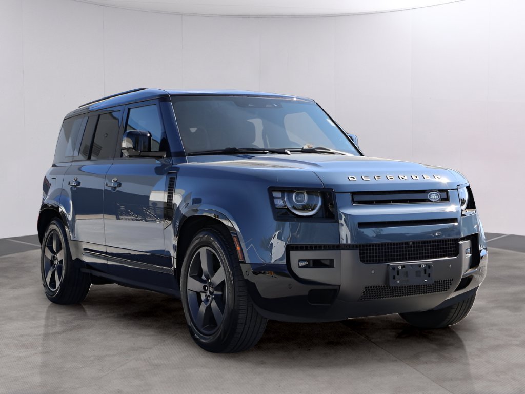 Used 2026 Tasman Blue Metallic Land Rover X-Dynamic SE image 3