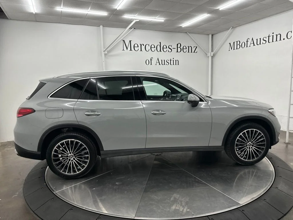 New 2027 White Mercedes-Benz GLC 300 image 8