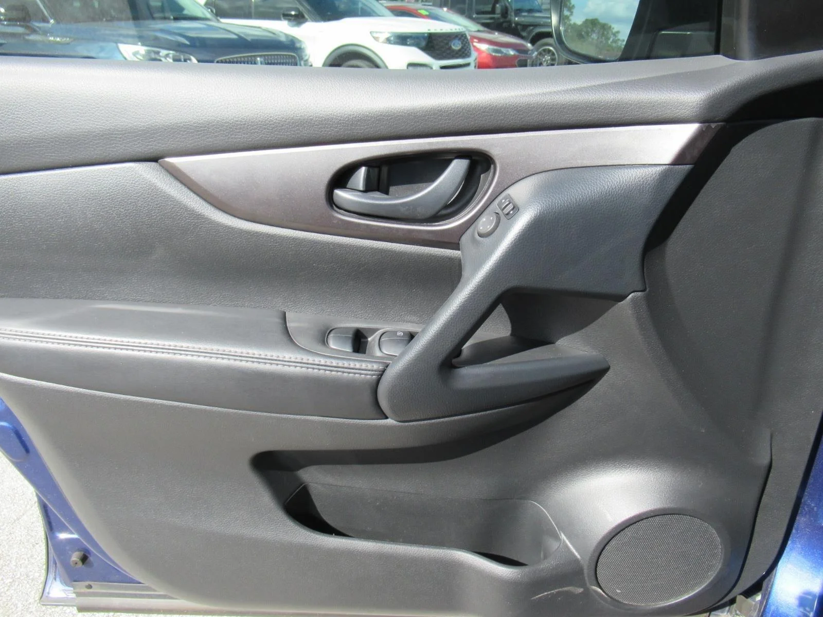 Used 2020 Caspian Blue Nissan S image 20