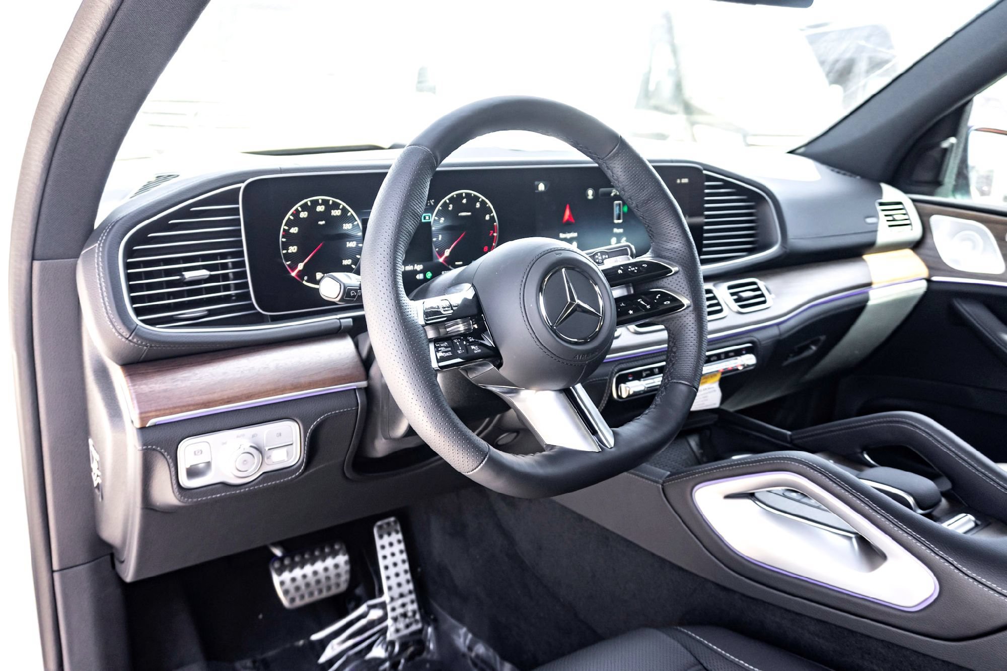 New 2026 Polar White Mercedes-Benz GLS 580 image 11