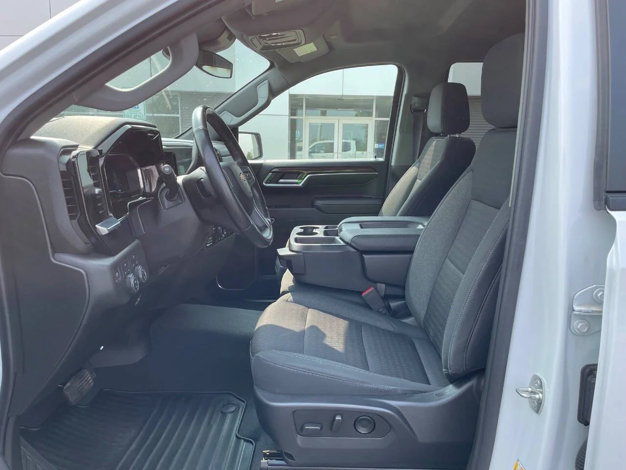 2022 Chevrolet Silverado 1500 LT - Photo 11