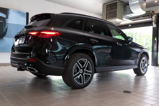 New 2027 Obsidian Black Metallic Mercedes-Benz GLC 300 image 43