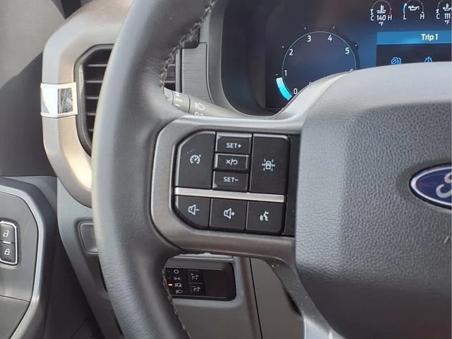 Used 2025  Ford XLT image 13