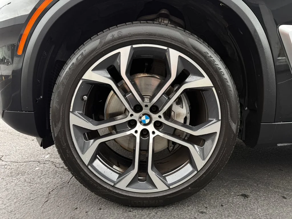 Used 2024  BMW sDrive40i image 14