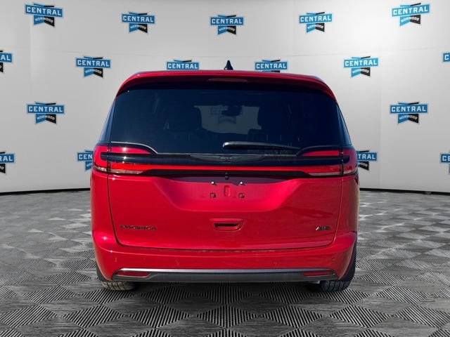 New 2026 Red Hot Pearl-Coat Exterior Paint Chrysler Select image 4