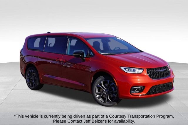 2026 Chrysler Pacifica Select AWD's photo