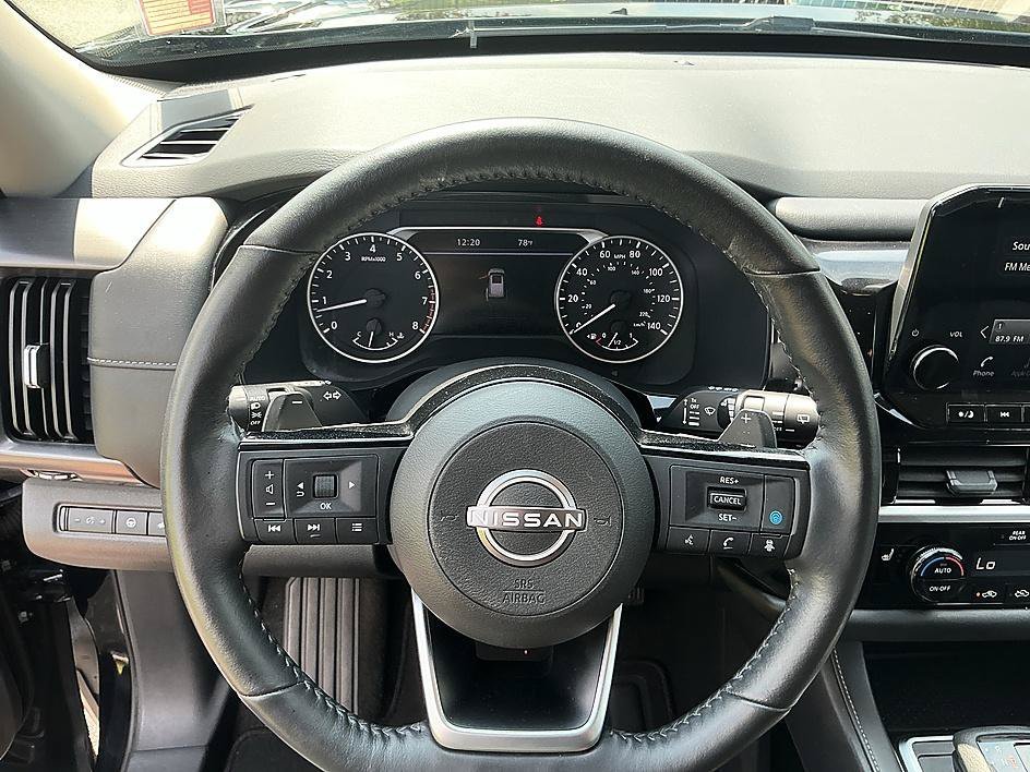Used 2022 Super Black Nissan SL image 14