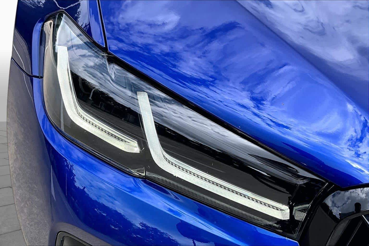 Used 2022 Marina Bay Blue Metallic BMW  image 27