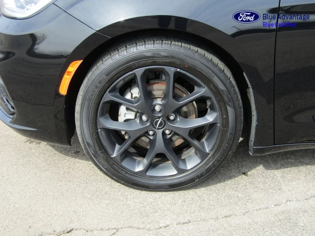 Certified Used 2025 Diamond Black Chrysler Limited image 4