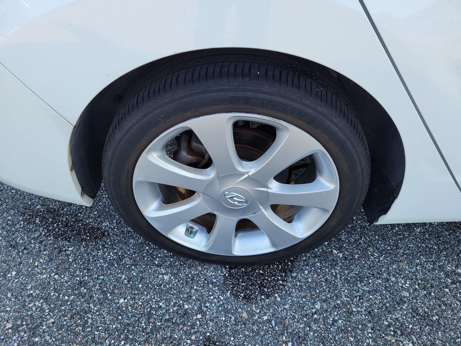 Used 2013 Shimmering White Hyundai Limited image 7