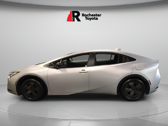 Used 2025  Toyota LE image 5