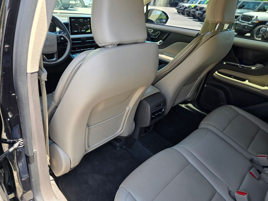 Used 2022 Black Metallic Lincoln Standard image 23