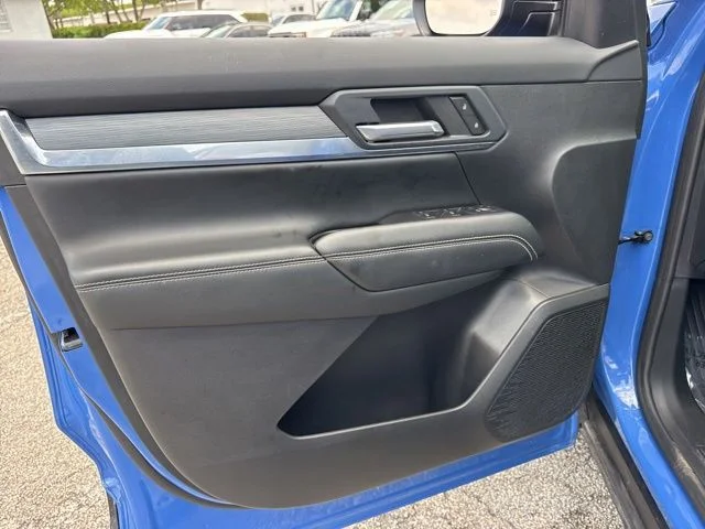 Used 2026  GMC Elevation image 30