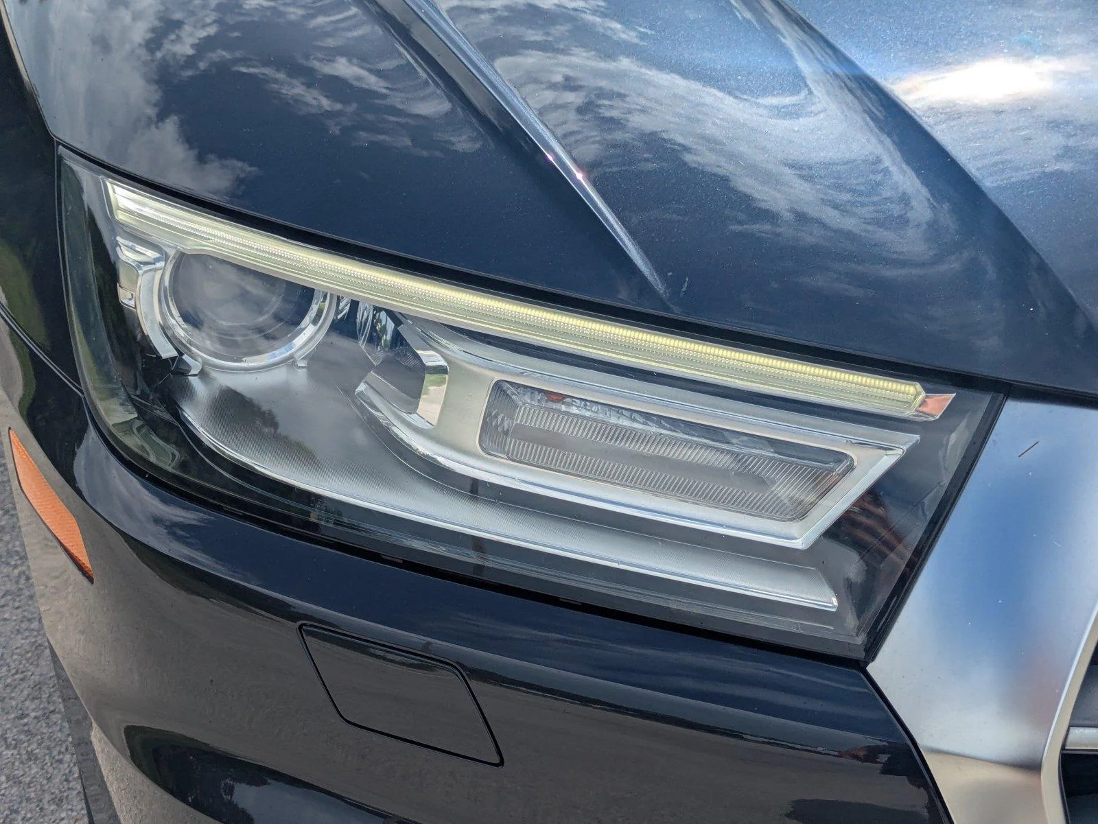Used 2019 Moonlight Blue Metallic Audi Premium image 10
