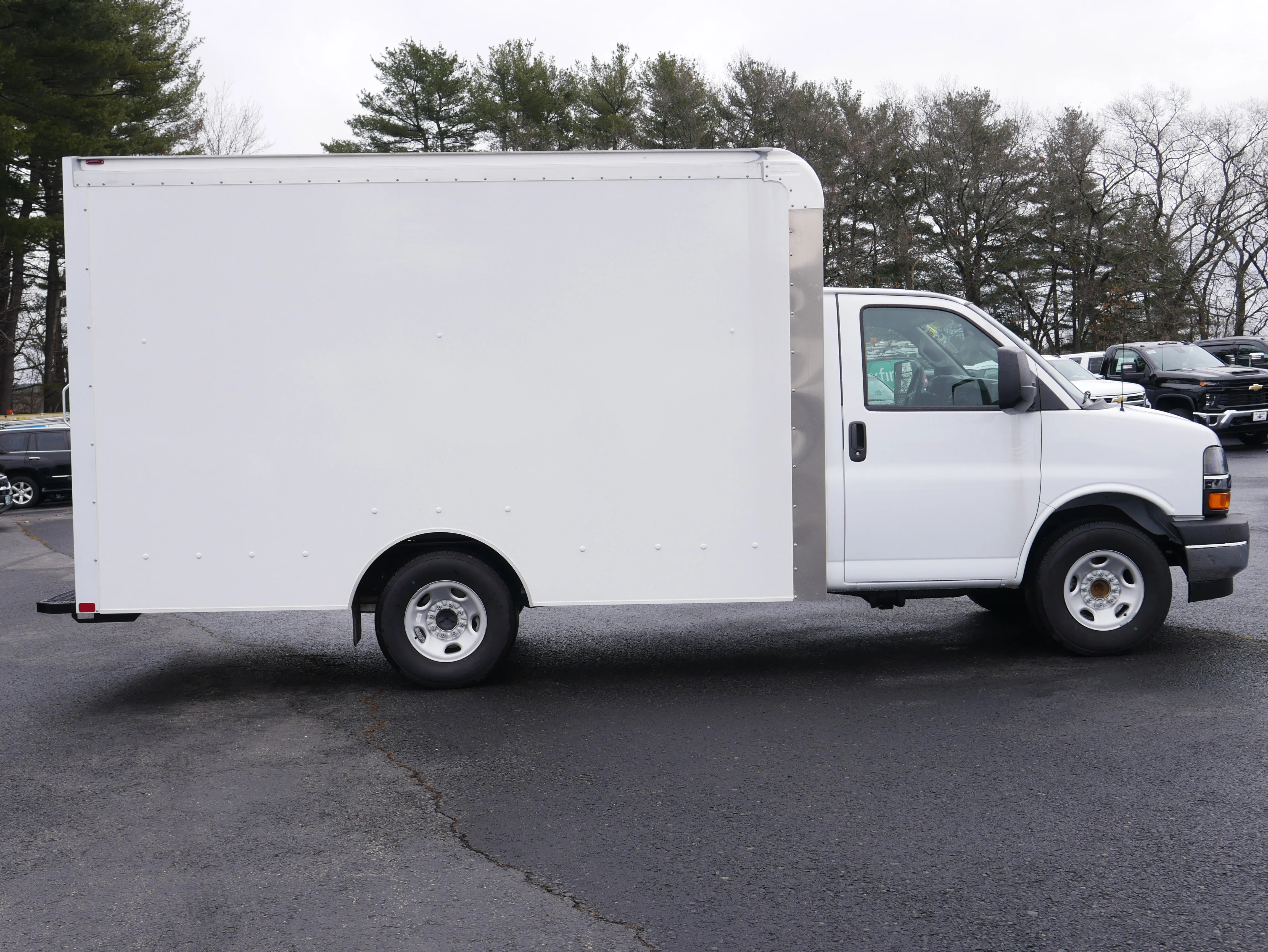New 2025 Summit White Chevrolet 1WT image 9