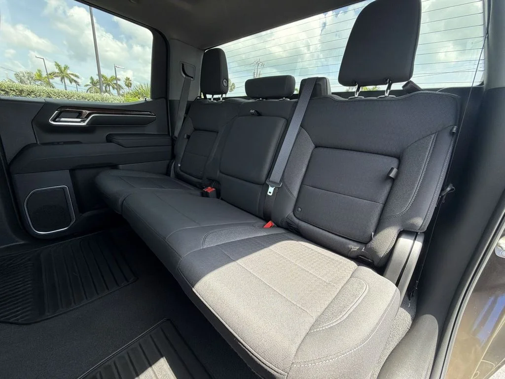 Used 2023 Brown GMC Elevation image 32