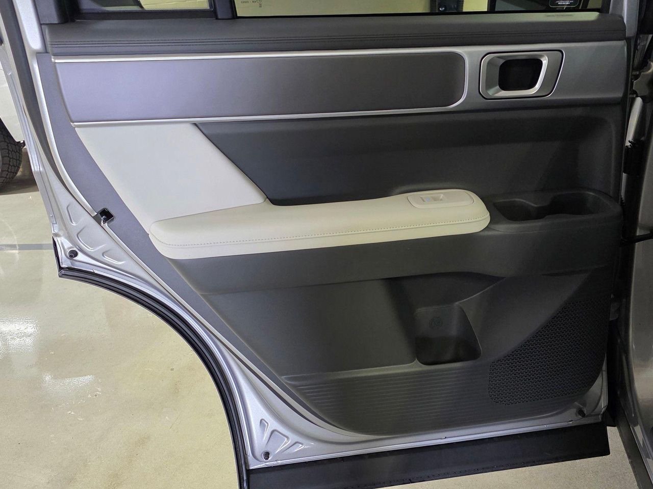 New 2026 Shimmering Silver Hyundai SEL image 13