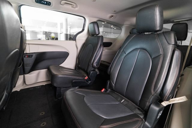 Used 2017 Silver Chrysler Touring image 29
