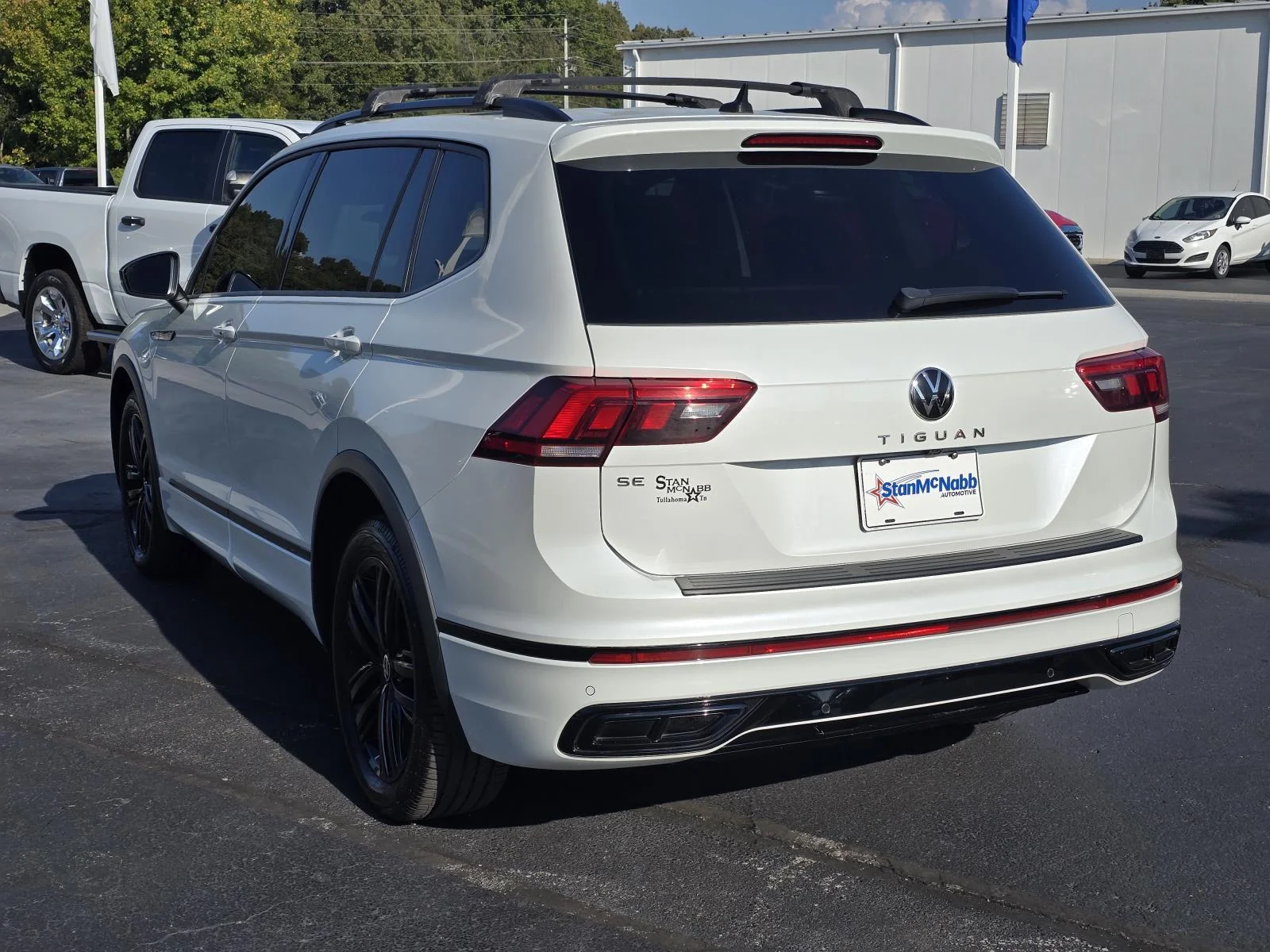 Used 2022 White Volkswagen 2.0T SE R-Line Black image 5