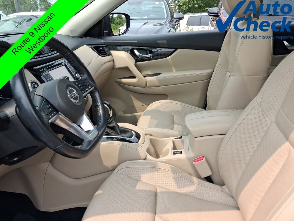 Used 2017 Gray Nissan SL image 16