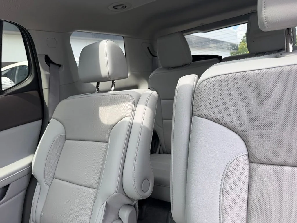 Used 2020 White Frost GMC SLT image 16