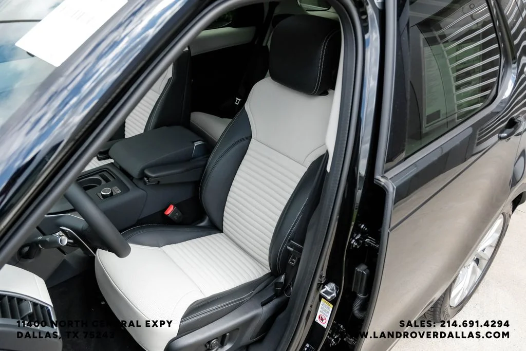 New 2026 Santorini Black Metallic Land Rover S image 32