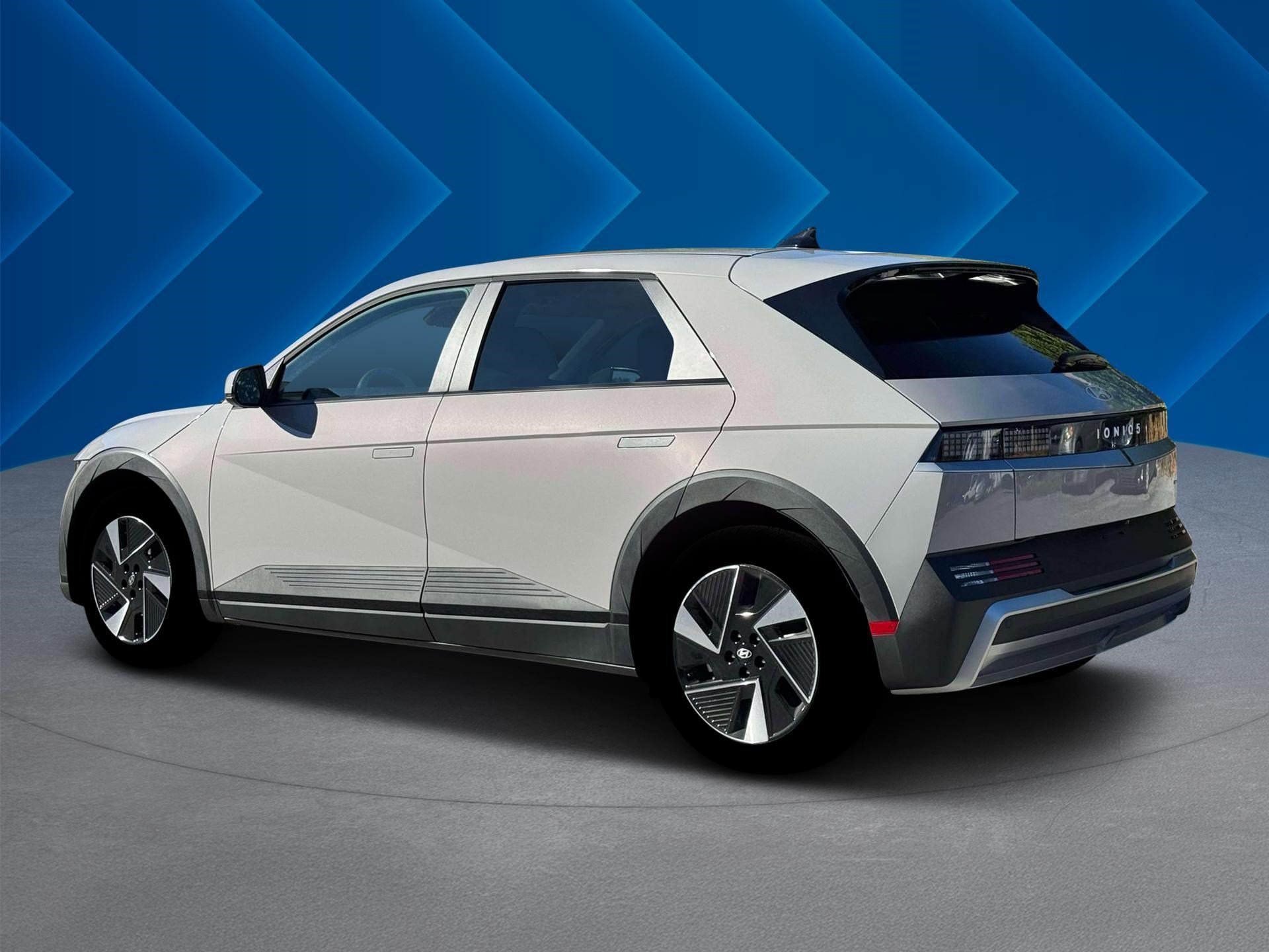 New 2026 Cyber Gray Hyundai SEL image 4