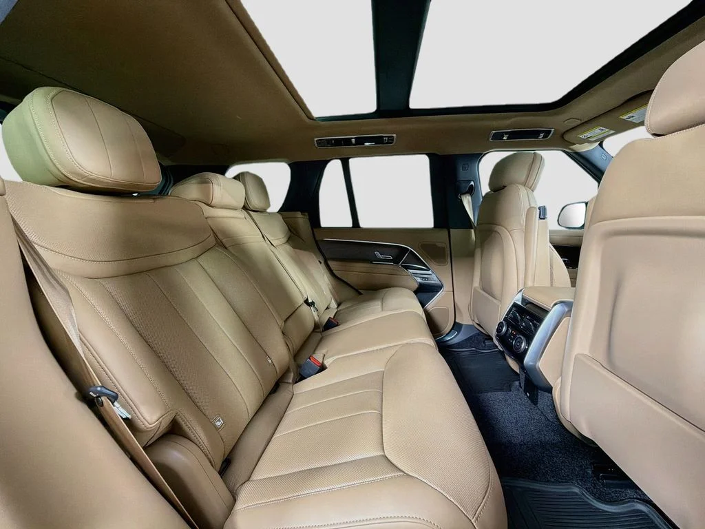 New 2026 Santorini Black Land Rover SE image 29