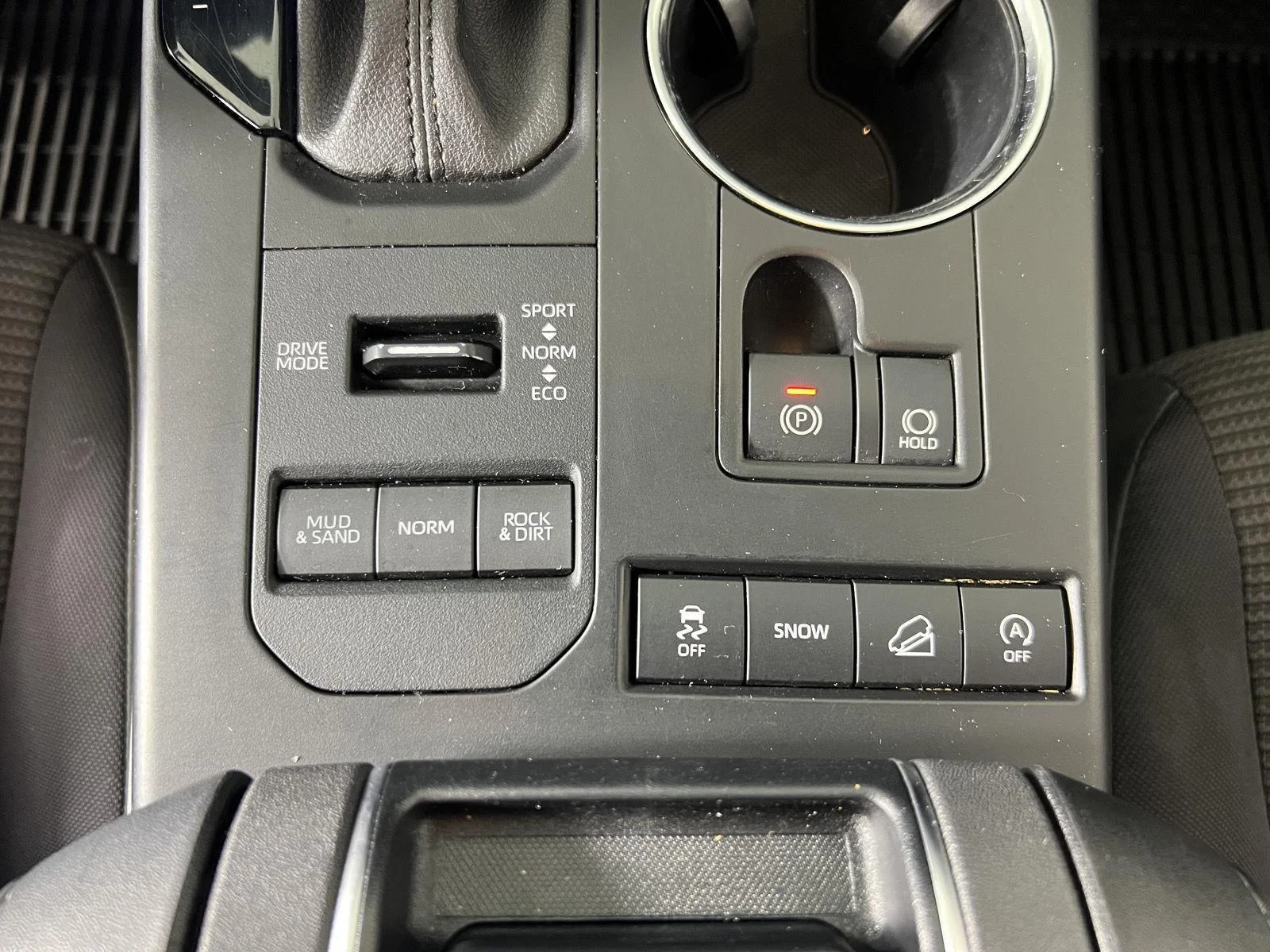 Used 2022 Wind Chill Pearl Toyota LE image 19