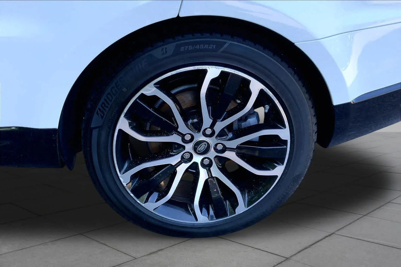Used 2018 Fuji White Land Rover HSE image 11