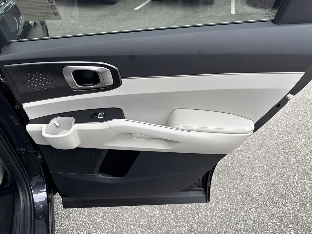 2025 Kia Sorento S - Photo 16