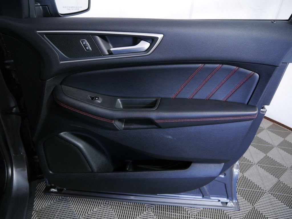Used 2022 Gray Ford SEL image 9