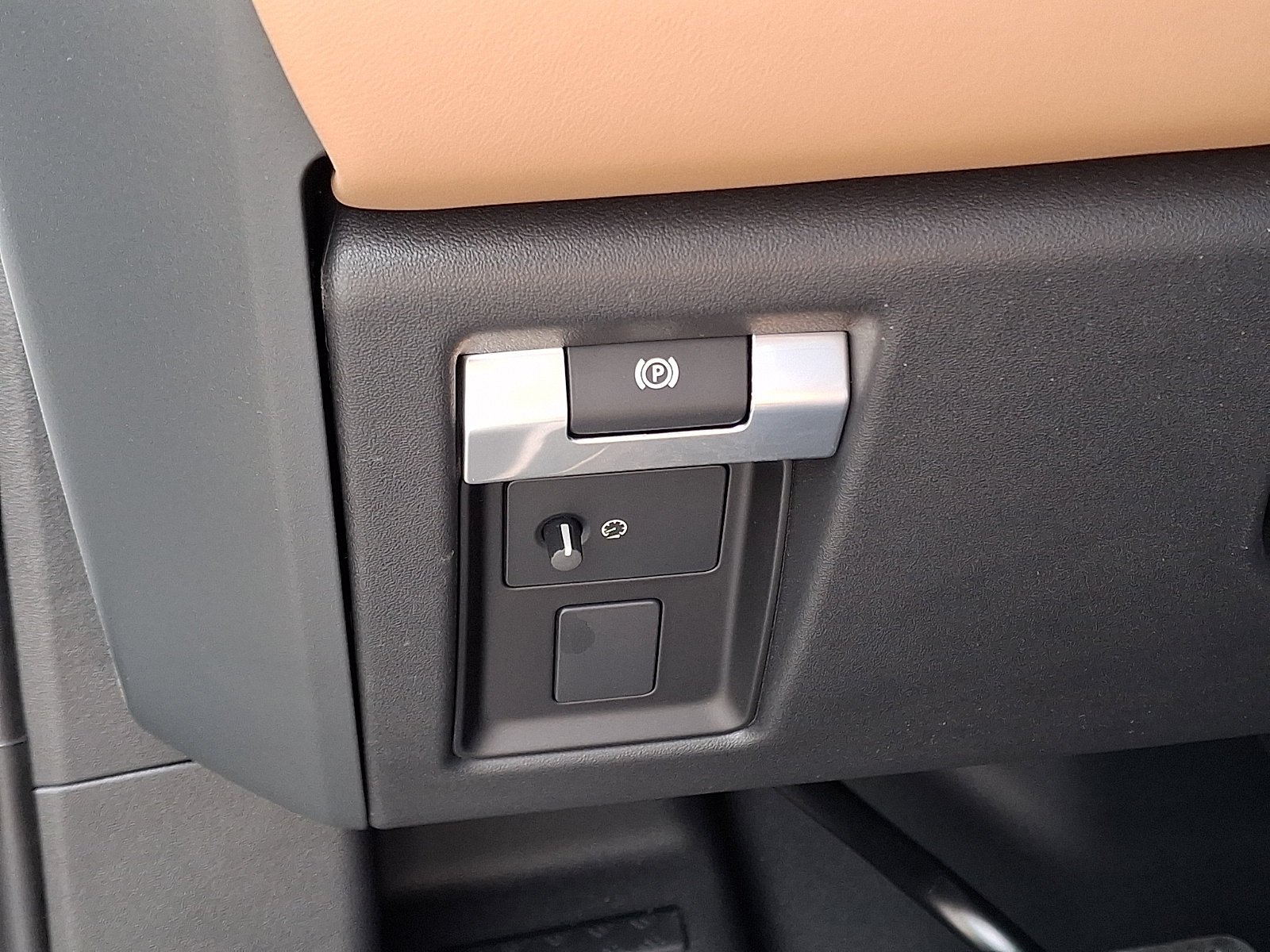 New 2026 Fuji White LAND ROVER X-Dynamic SE image 18